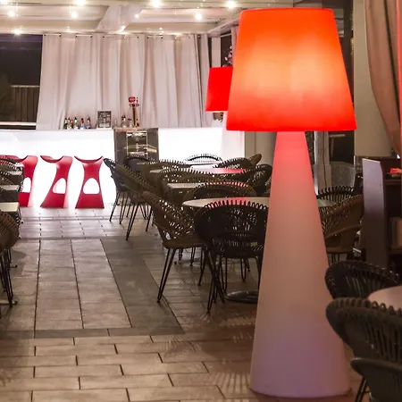 Western Amiraute Szálloda 4*