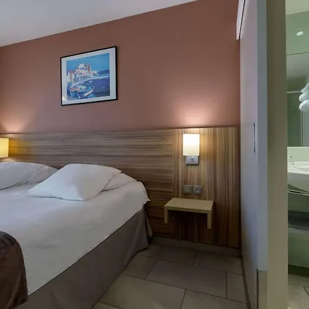 호텔 Western Amiraute 4*