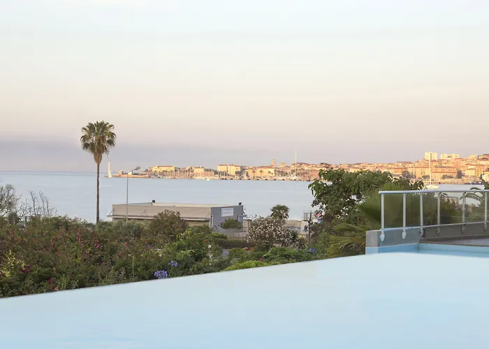 Western Amiraute Hotel