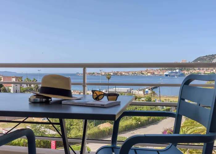 Western Amirauté Hotel 4*